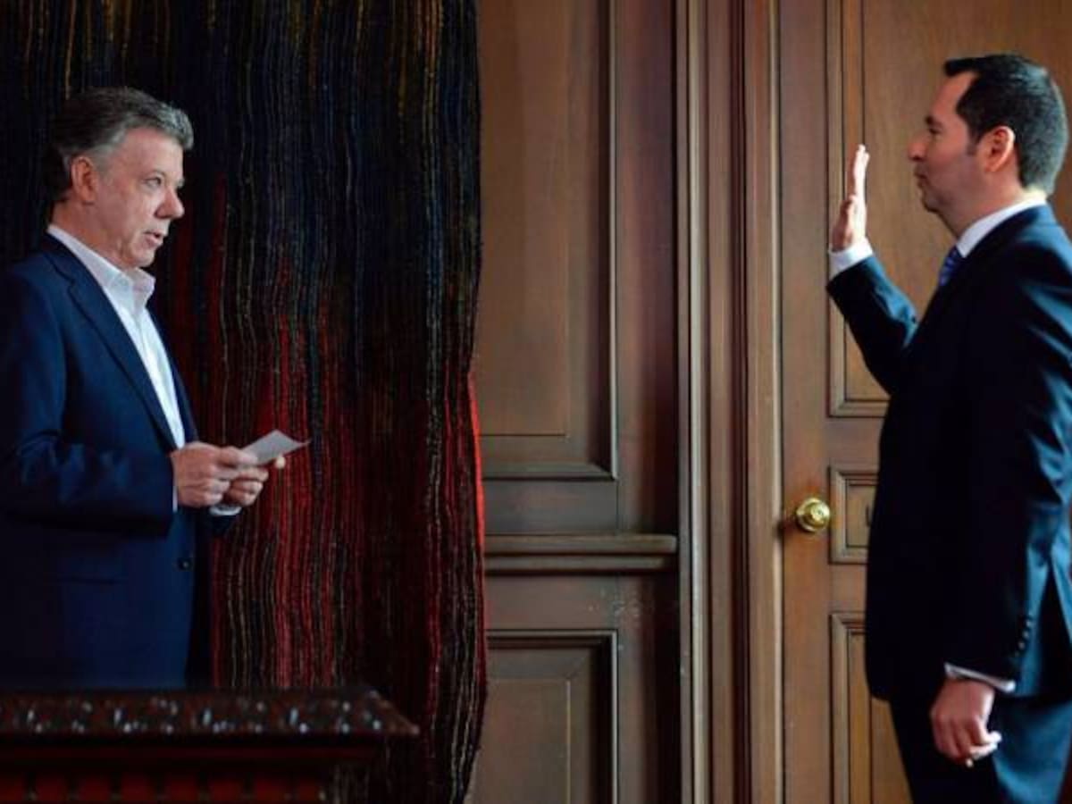 Santos posesionó a Jorge Perdomo como fiscal general