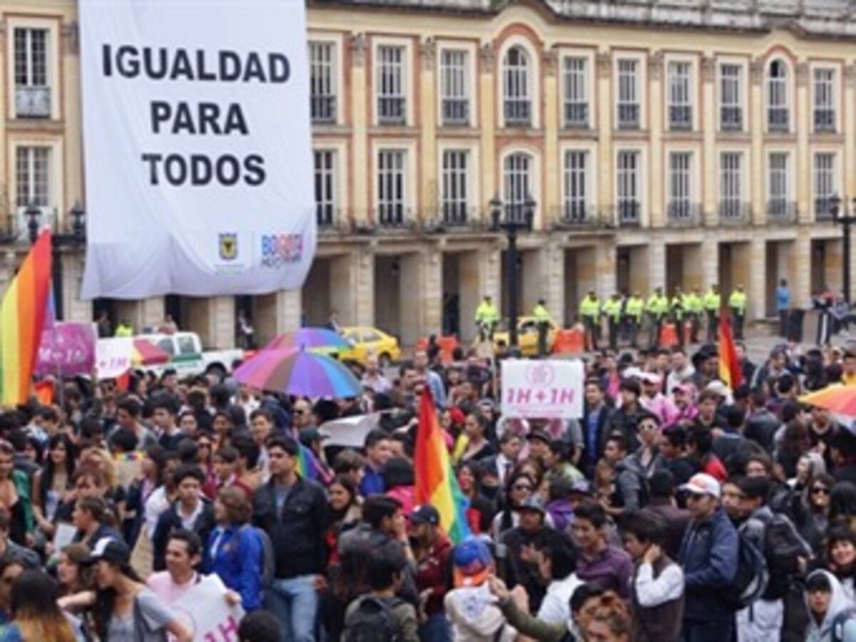 "Nuevas normas sobre uniones de parejas homosexuales no han tenido mayor acogida"