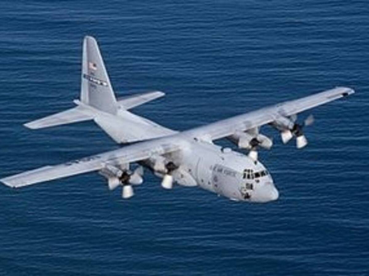 Avión de la armada colombiana se suma a búsqueda de buzos desaparecidos