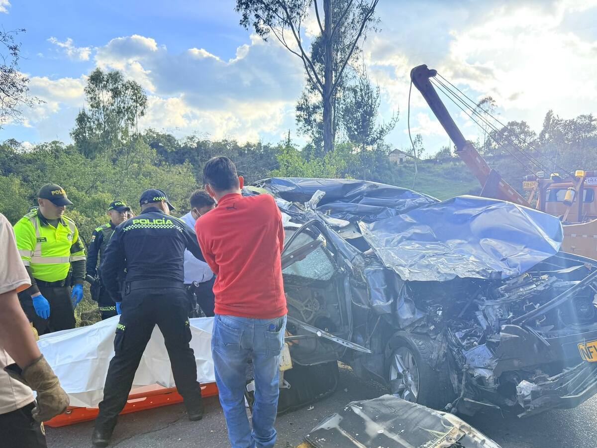 Dos fallecidos y tres heridos en siniestro vial del esquema de seguridad de Varga Lleras en Boyacá