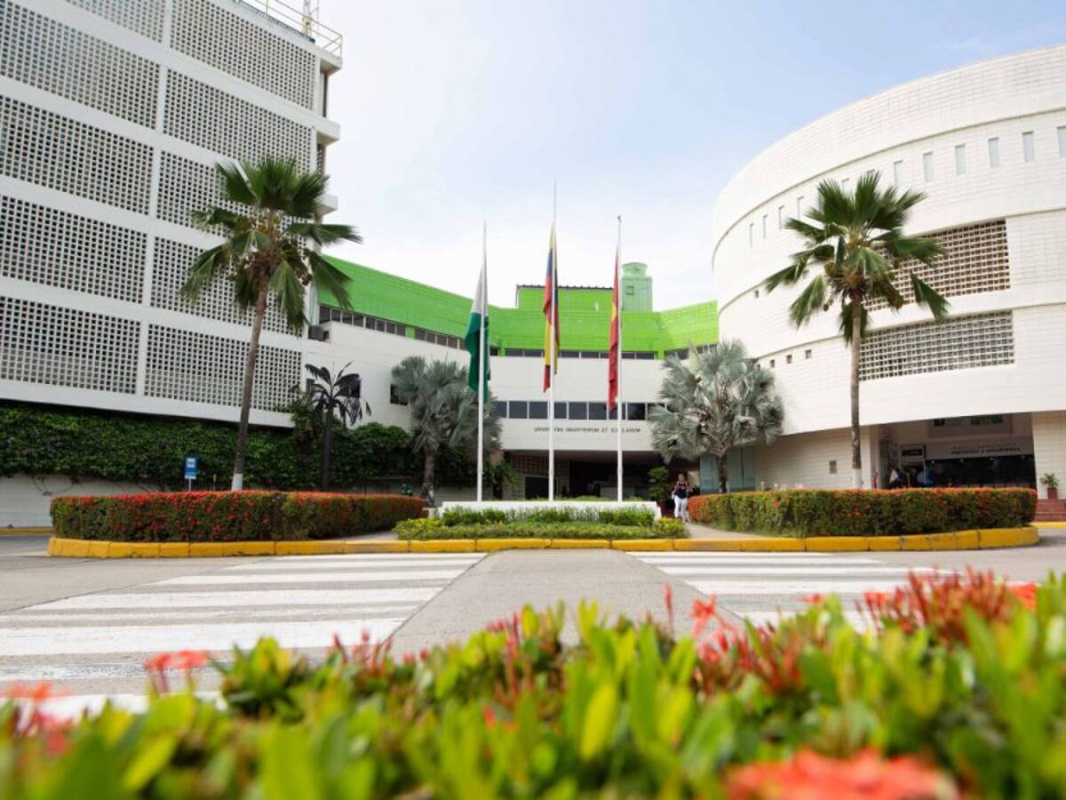 Escuela de Negocios de la UTB ganó prestigiosa competencia en Indonesia