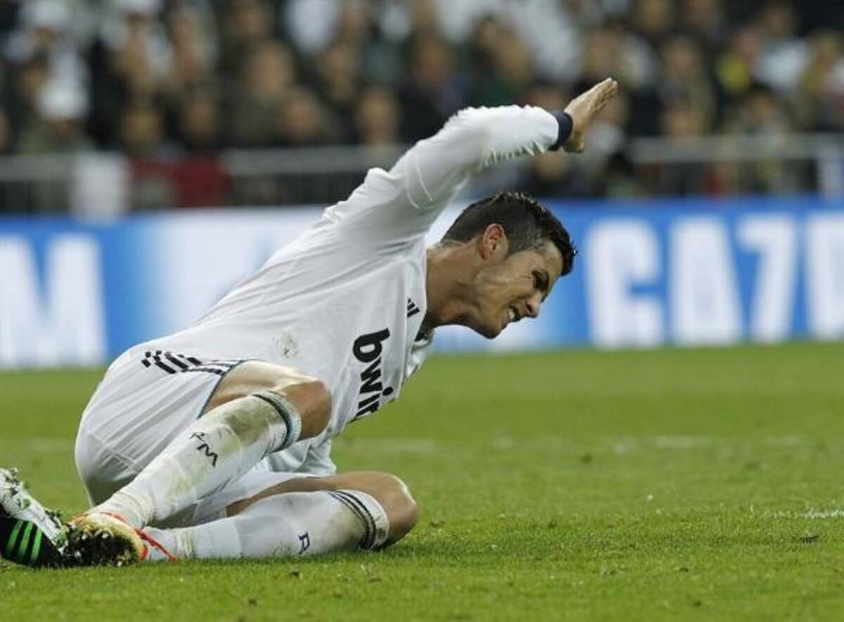 Cristiano Ronaldo deja ver su frustración por no poder convertir.