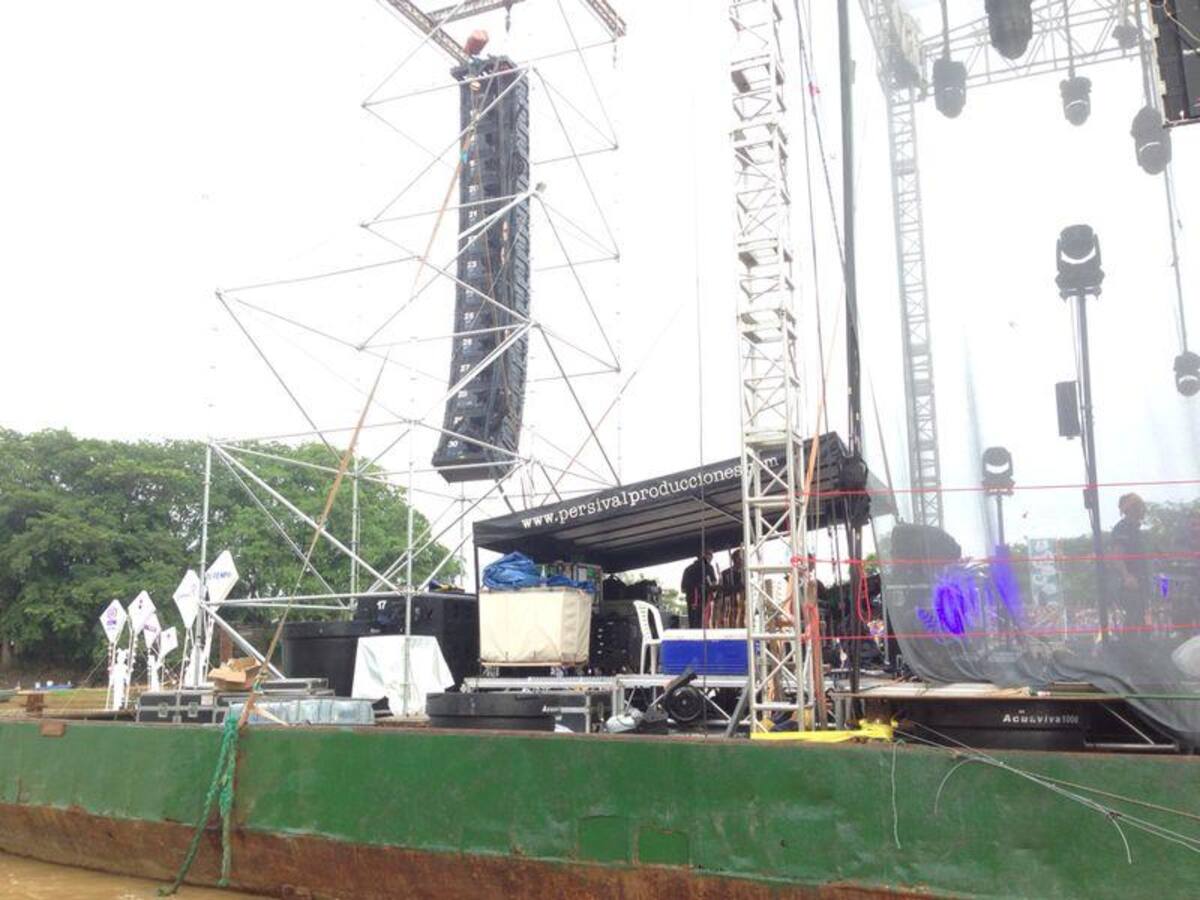 Las playas del Río Sinú se llenan de espectadores ansiosos por presenciar el primer concierto de la gira "Loco por Amor"