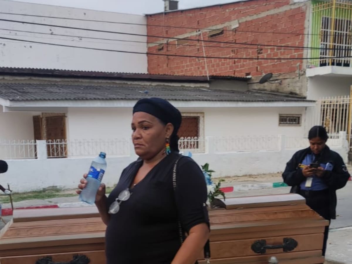 Con ataúd pidieron salida de rector en la I.E. María Reina de La Esperanza