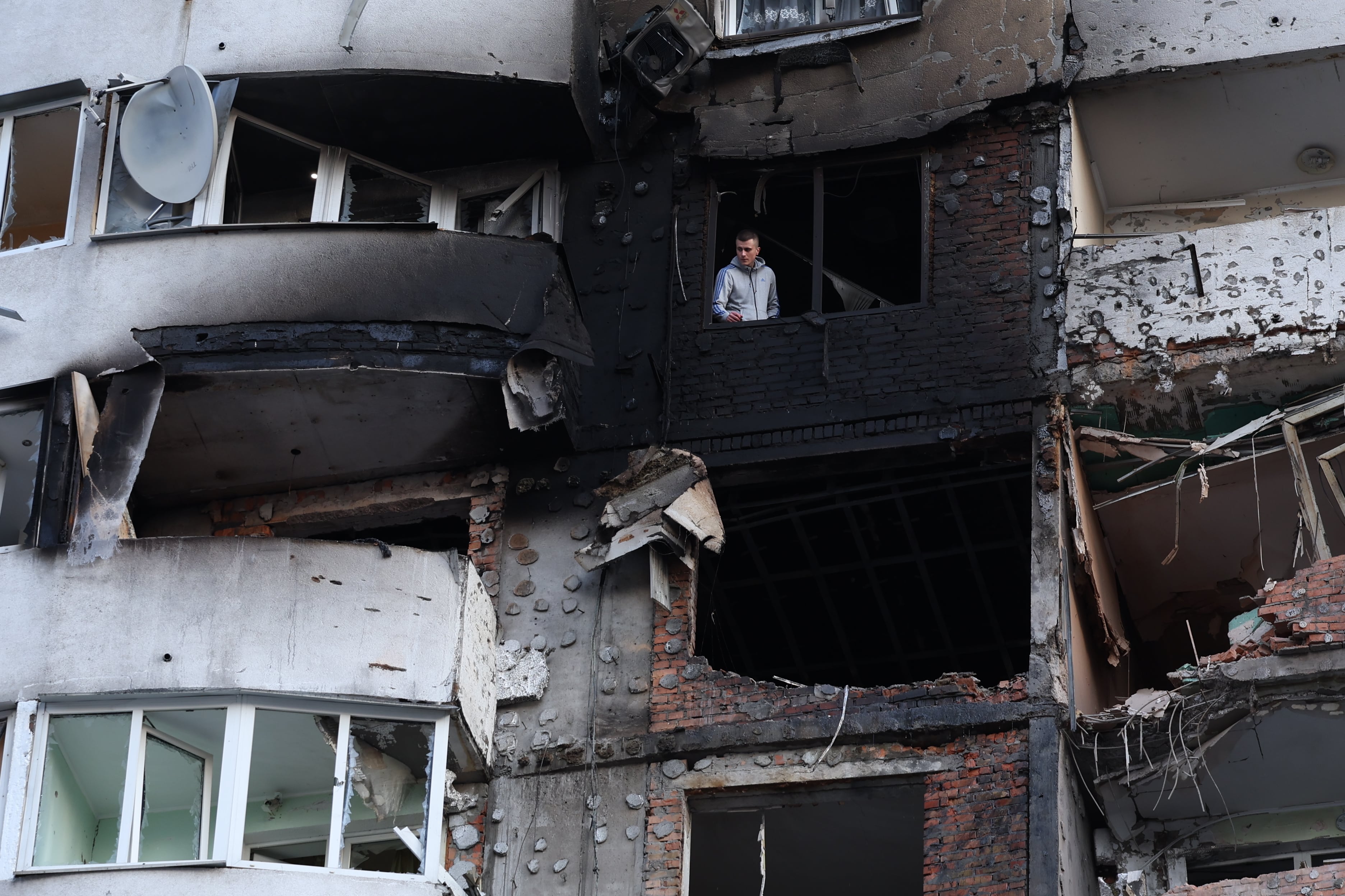 Daños causados por un bombardeo ruso en Kiev, capital de Ucrania.
(Foto: Yan Dobronosov/Global Images Ukraine via Getty Images)