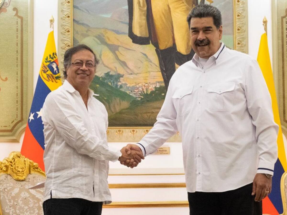 Como “amplia y fructífera” calificó Maduro reunión que sostuvo con Petro en Caracas