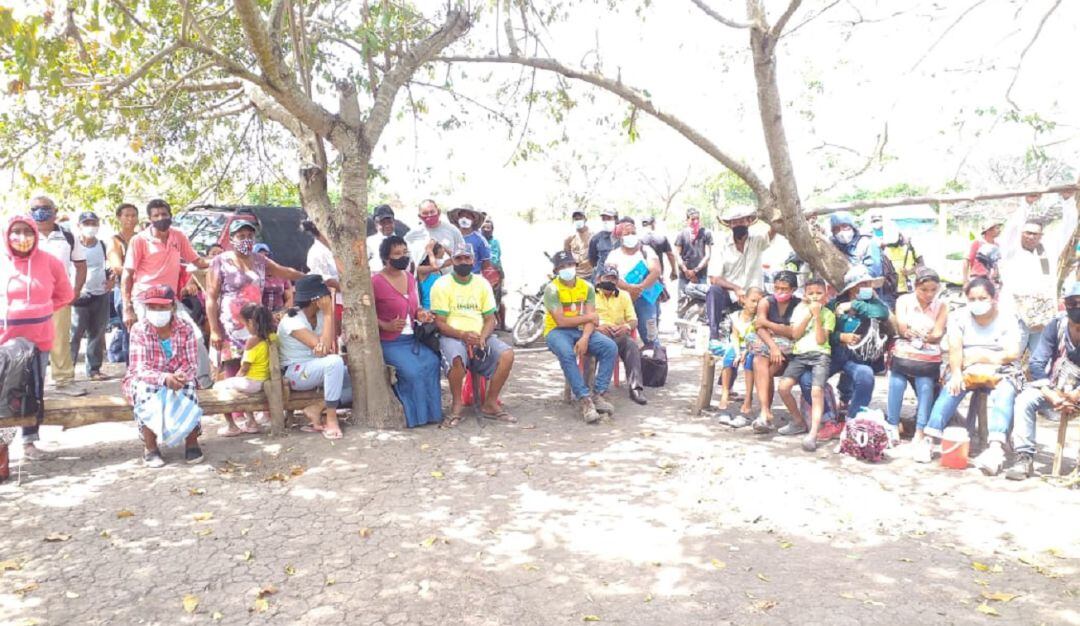 Campesinos de la finca Canchenche en Turbana. Se tomarán las vías porque los quieren sacar de estos predios
