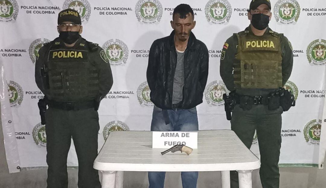 El hombre que tenía azotado a comerciantes  de la zona fue dejado a disposición de la URI de turno. 