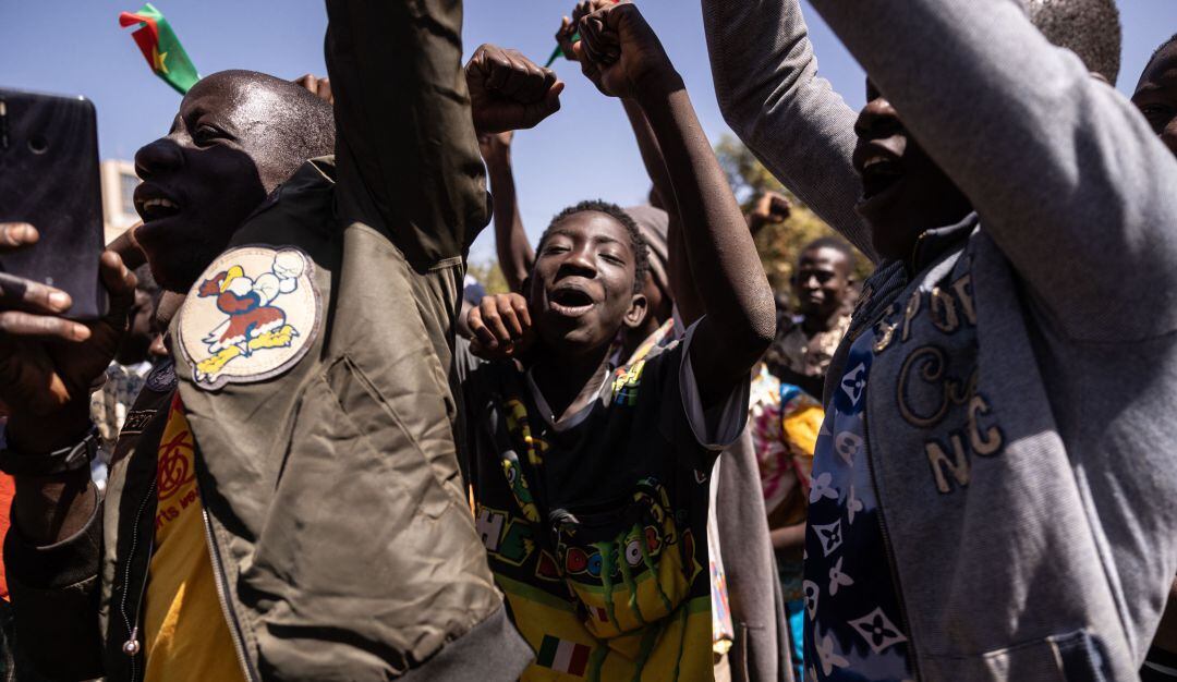 Manifestaciones ciudadanas en apoyo a los militares de Burkina Faso tras la detención del presidente. 