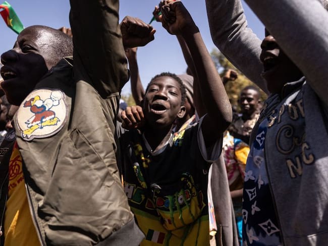 Manifestaciones ciudadanas en apoyo a los militares de Burkina Faso tras la detención del presidente. 