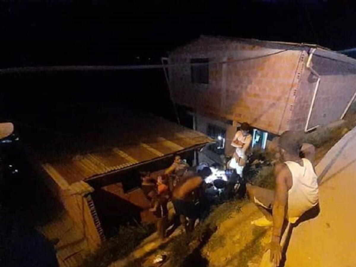 Herido en Marmato tras chocar la moto contra un muro y caer a un callejón