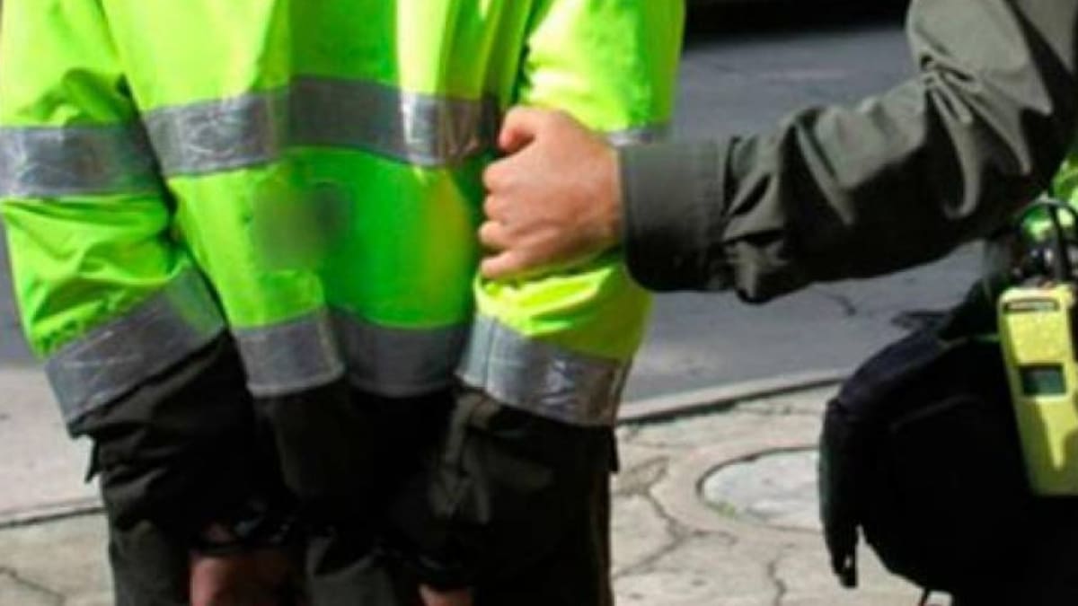 Acusan a dos policías de secuestrar y extorsionar a un joven en Las Palmas de Medellín