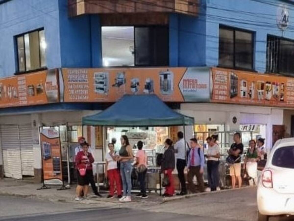 La ordenada fila para subirse a los ‘piratas’ en Bucaramanga