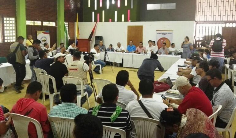 Encuentro entre campesinos y el gobierno nacional