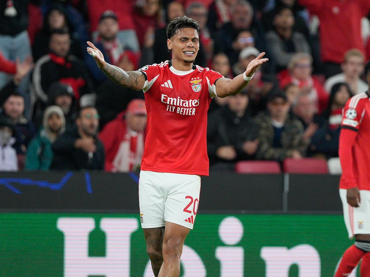 Richard Ríos, en frustración tras otra derrota en Champions League con Benfica
