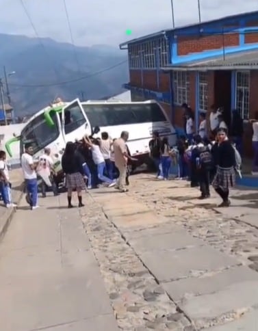 Emergencia en bus en La Playa de Belén. / Foto: Cortesía.