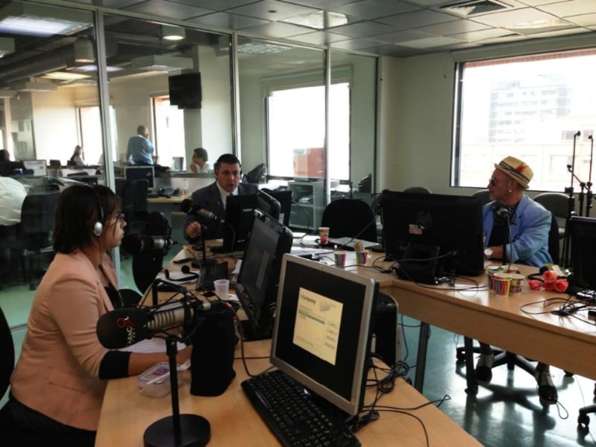 El maestro Cesar Mora, presenta en Caracol Radio Mi bendición, nuevo álbum.