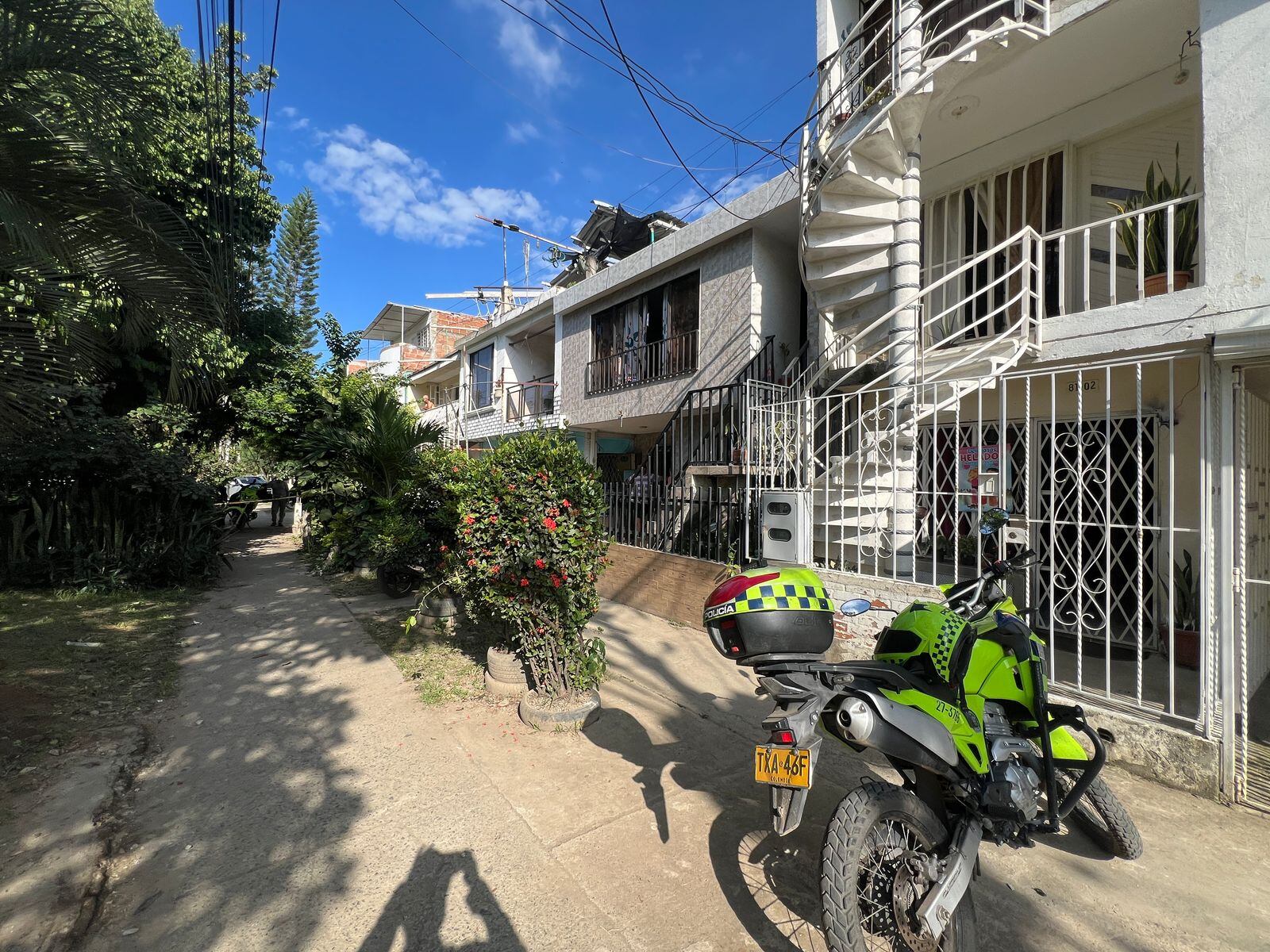 Policía frustra asalto en Cali: presunto ladrón abatido y una familia rescatada