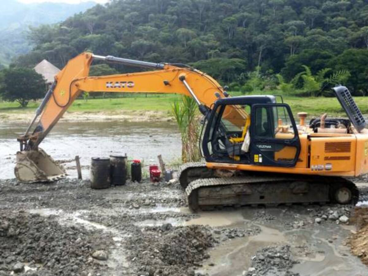 Fuerza pública vigila personal amenazado en minas de Segovia, Antioquia