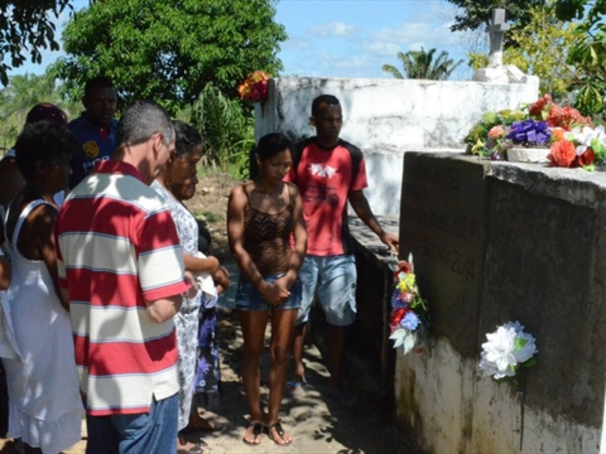 Hombre desenterró a su suegra y le pegó a su esposa por asistir al entierro