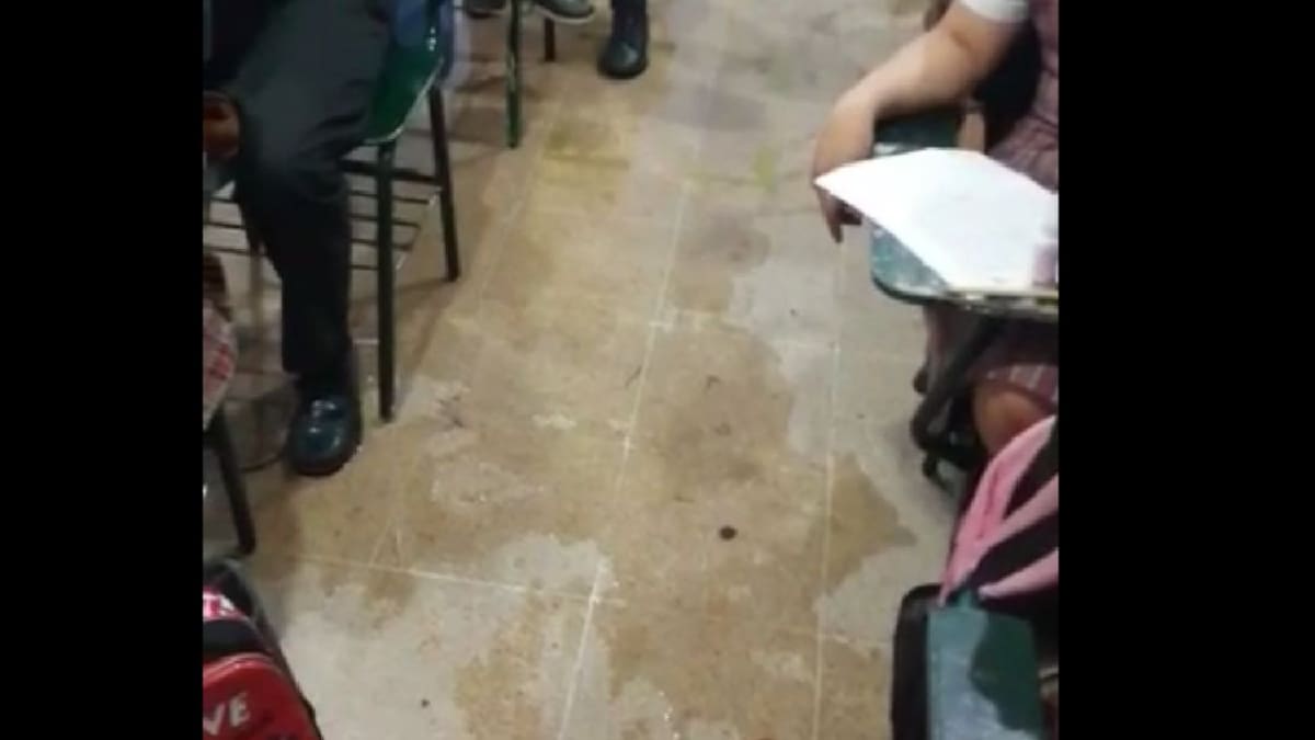 Con aulas inundadas estudian jóvenes en Girón