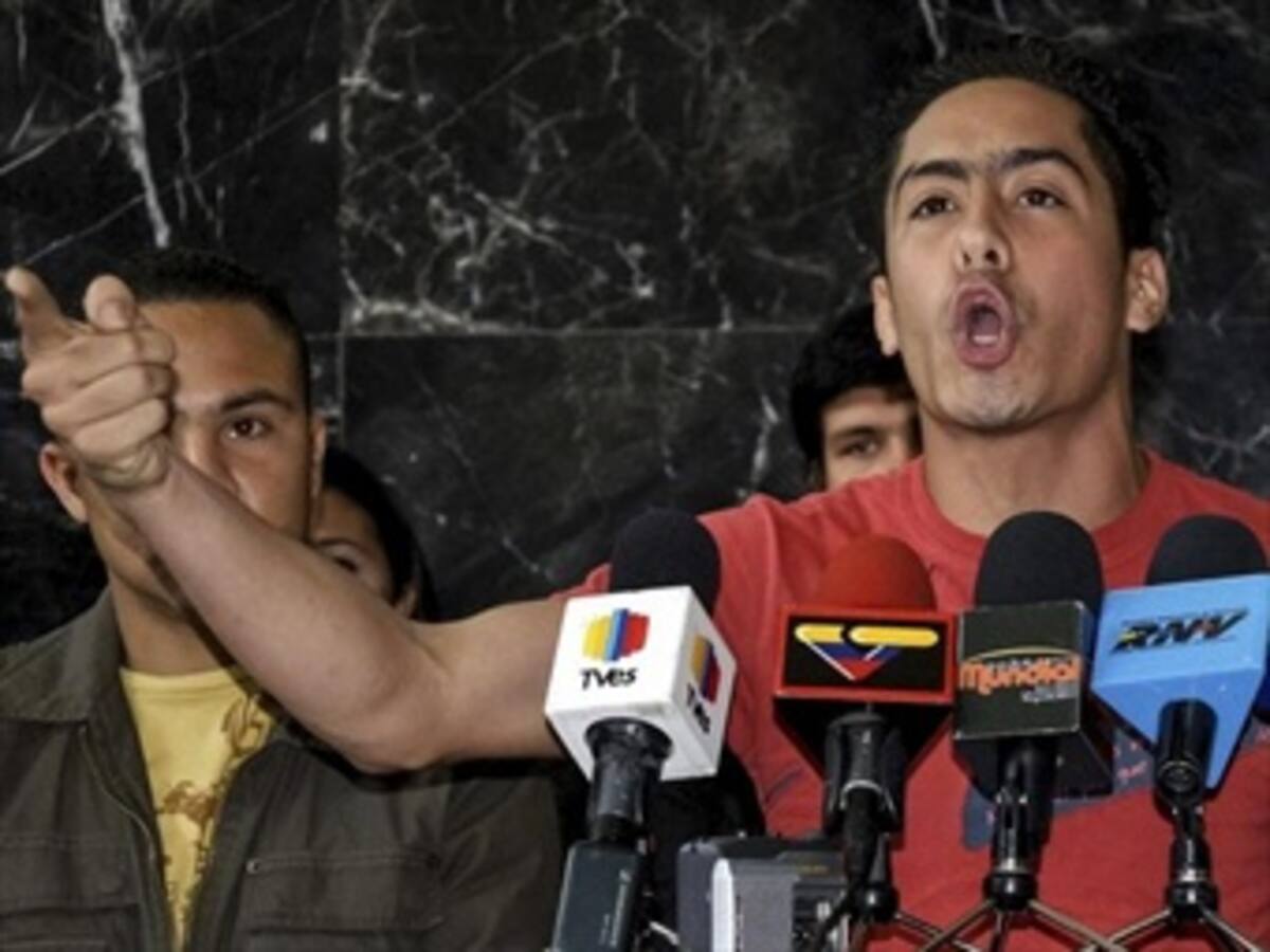 Chavistas exigen extradición de asesino de Serra en Embajada de Colombia