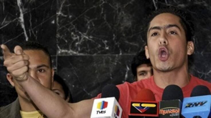 Chavistas exigen extradición de asesino de Serra en Embajada de Colombia