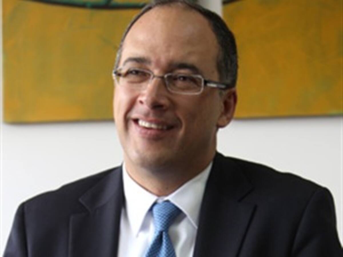 Reducción de tarifas bancarias ayudará a que más colombianos se acojan al sistema: Gobierno