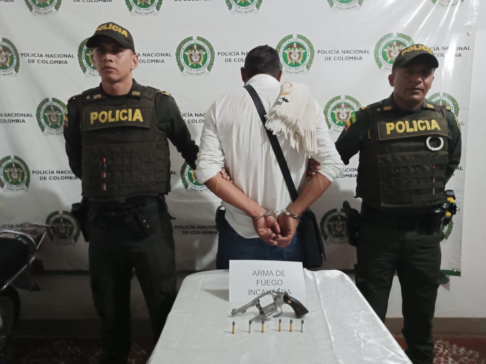 La persona detenida no llevaba documentos.