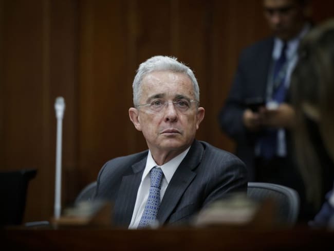 Polémica por video de Uribe dando órdenes a funcionarios del gobierno