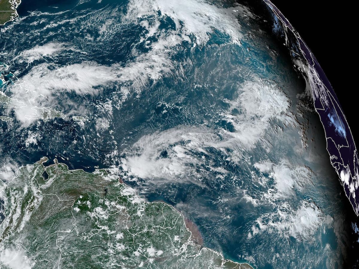Fortalecimiento de fenómeno de El Niño rebaja pronóstico de tormentas y huracanes en el Atlántico