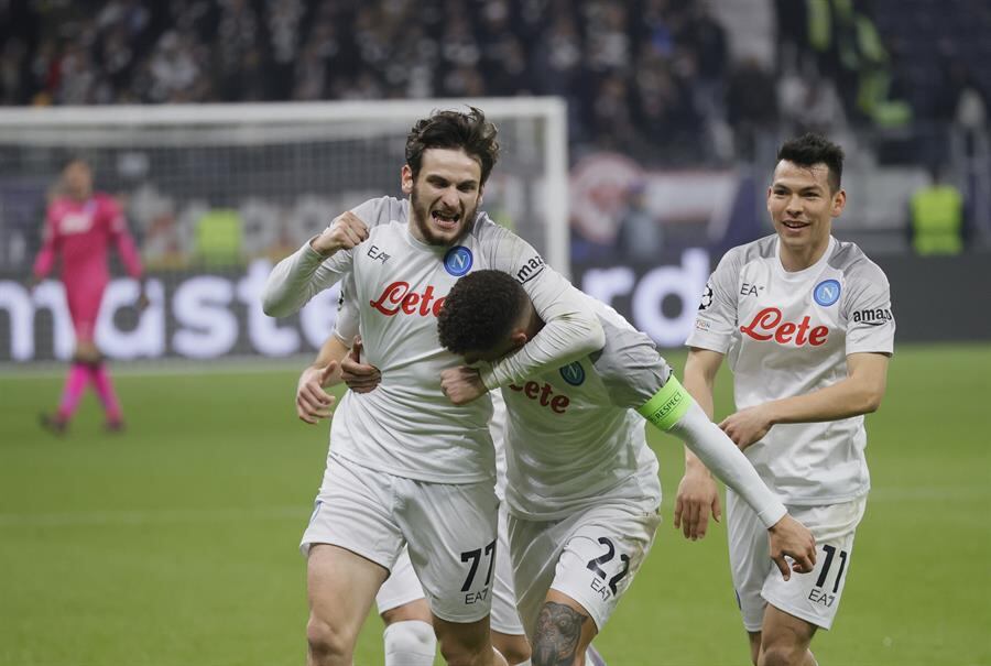 Napoli celebra el gol de Giovanni Di Lorenzo ante el Eintracht Frankfurt​​ por la ida de los octavos de final de Champions League / EFE