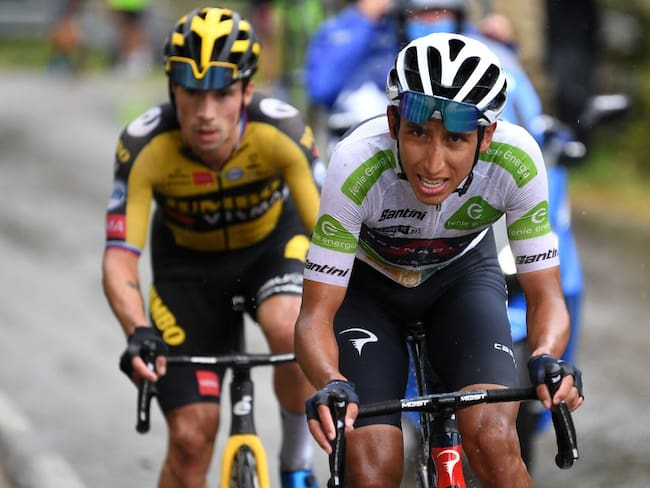 Egan Bernal y Primoz Roglic avanzan al frente de la carrera durante la etapa 17.