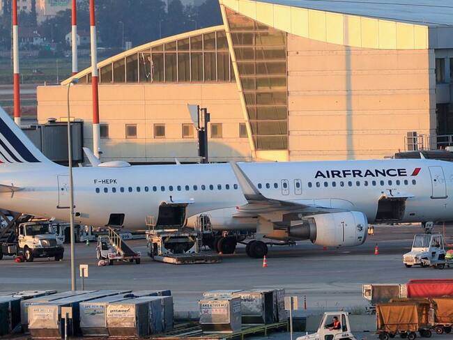 Air France transportó a colombiana con coronavirus desde París