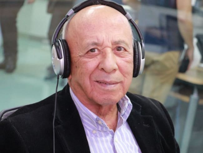 Alfonso Lizarazo celebra los 70 años junto a Caracol Radio