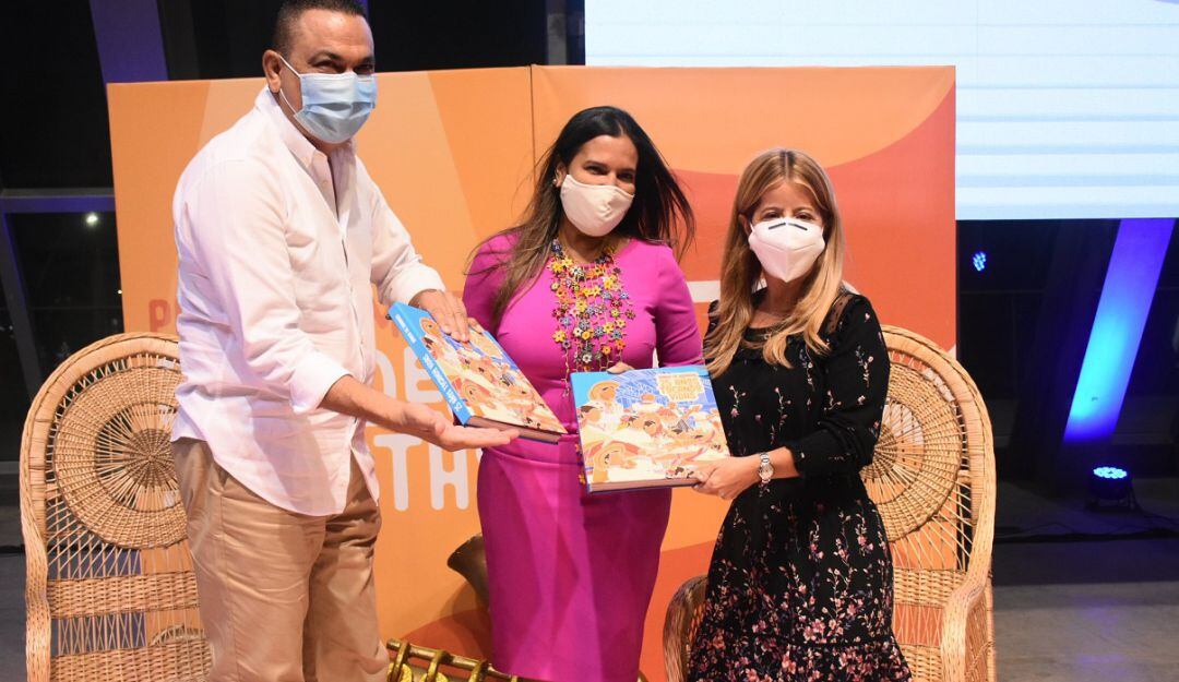 Diana Acosta y la gobernadora Elsa Noguera.