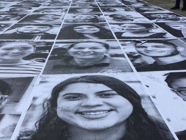 Con retratos gigantes hacen homenaje a venezolanos en Medellín