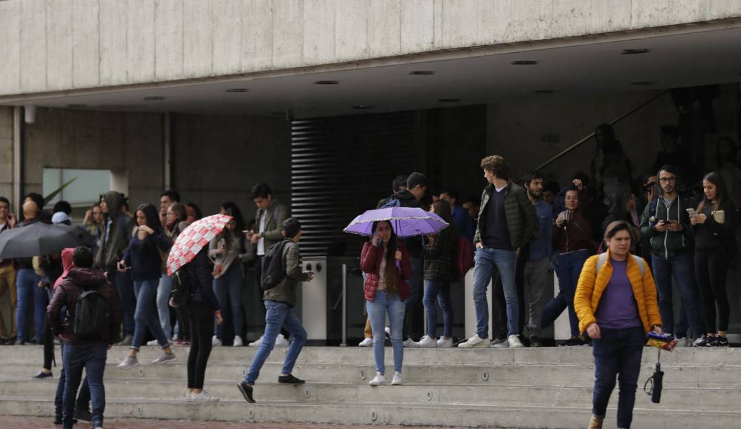 Jóvenes no estarían dispuestos a pagar más impuestos. Foto: Colprensa.