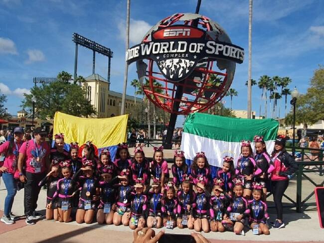 Niñas porristas del Guaviare iluminaron el cielo de Orlando Estados Unidos