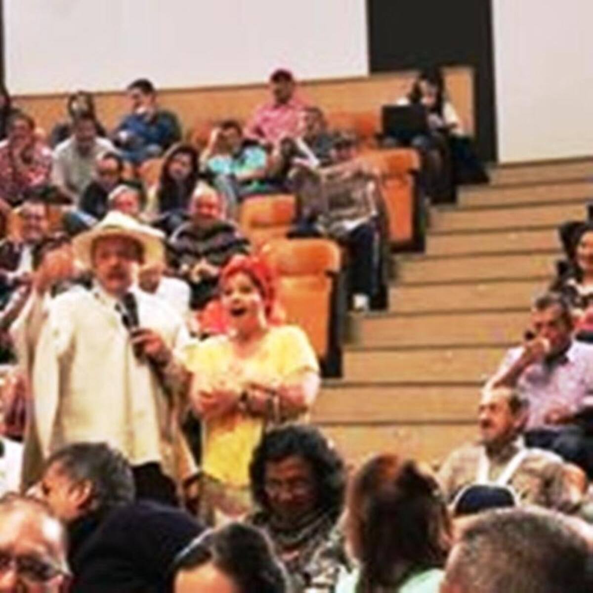 Darío Arizmendi y su equipo desde la ciudad más innovadora del mundo, mostrando lo mejor de Antioquia y sus gentes. Foto: Caracol Radio.