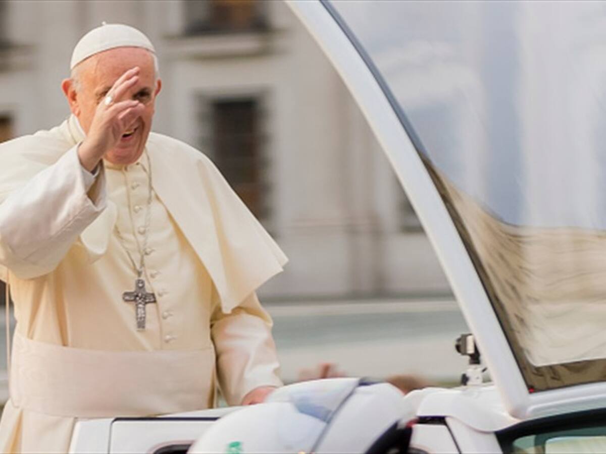 El papa visita a Chile a pesar de las protestas