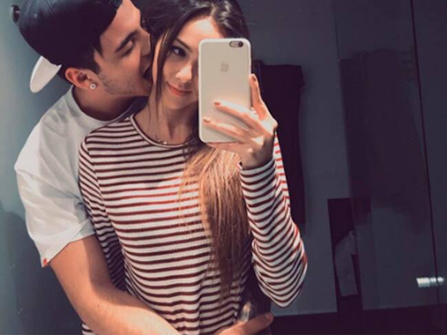 El youtuber colombiano presentó oficialmente en redes a su novia Daniela Hernández Rueda con un emotivo mensaje.