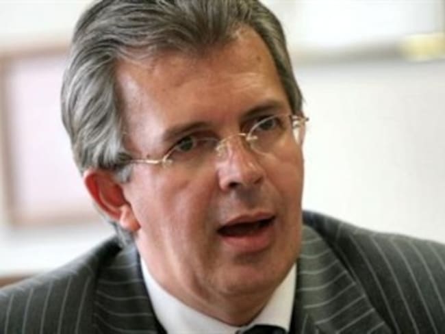 Implicados en las ‘chuzadas’ tienen todas las garantías en Colombia: Arrubla