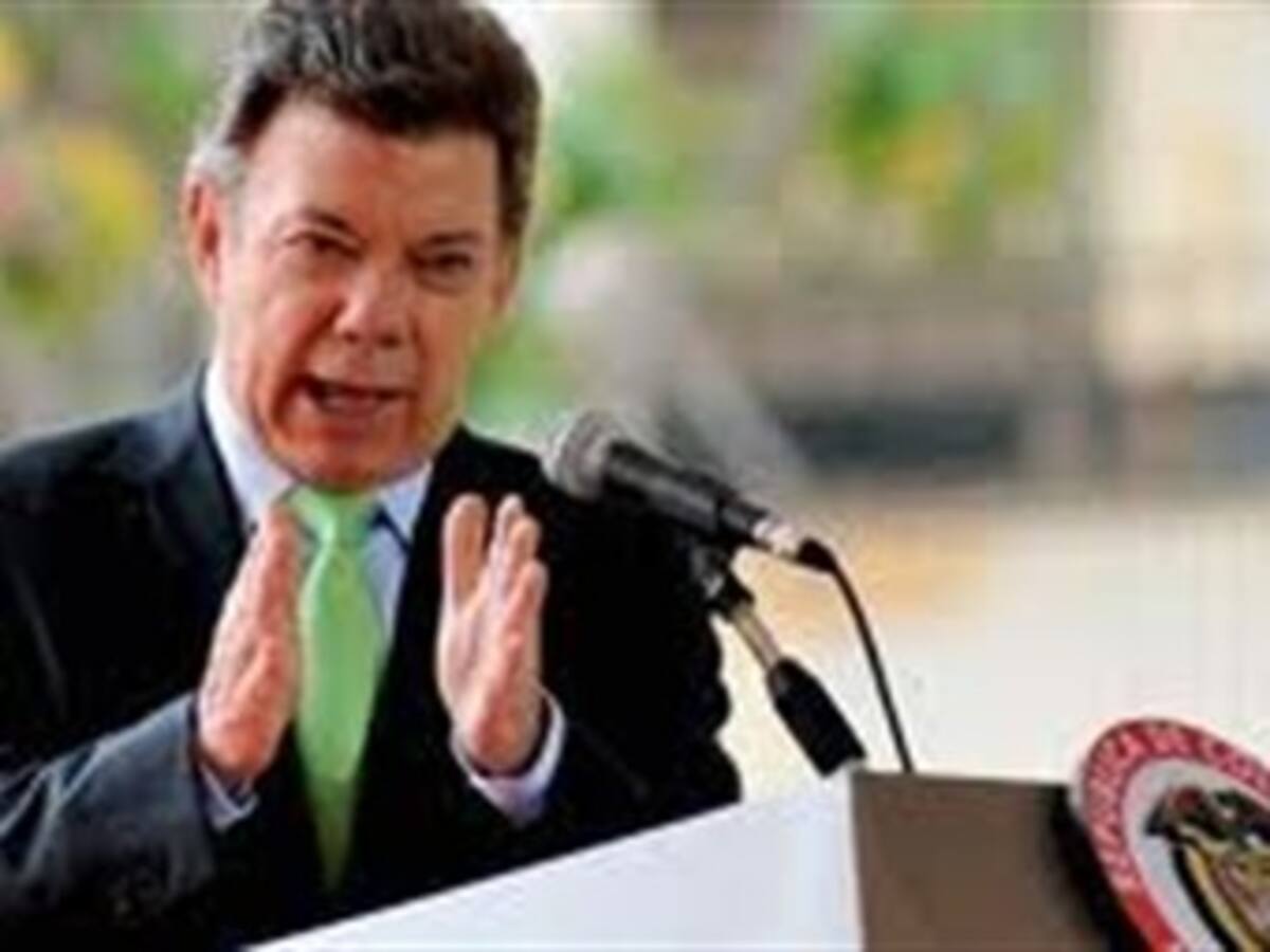 Soy cautelosamente optimista del proceso de paz: Santos