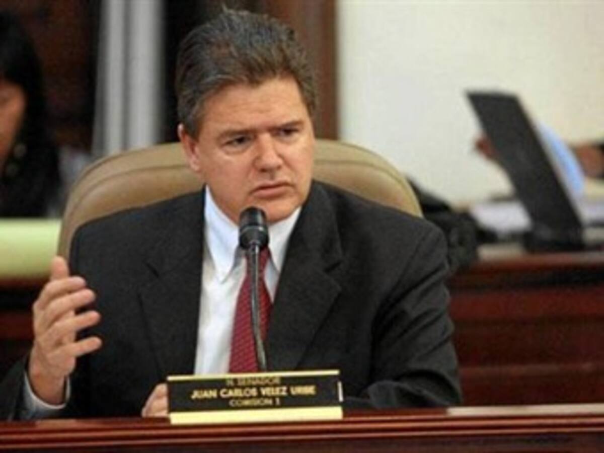 Al vicepresidente no lo pueden sacar a sombrerazos: uribistas