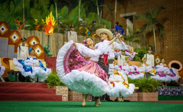 Los documentos deberán presentarse en carpeta debidamente legajada para su inscripción oficial en cada uno de los certámenes referidos, en las fechas y horas establecidas.