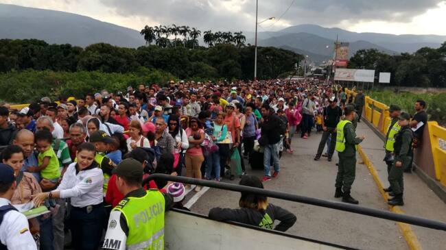 Controles migratorios a los venezolanos en la frontera por el puente internacional Simón Bolívar