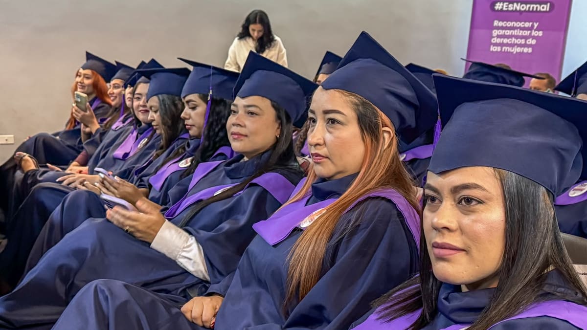 “Mujeres al Volante de su Futuro” formó a 29 beneficiarias en el Valle de Aburrá