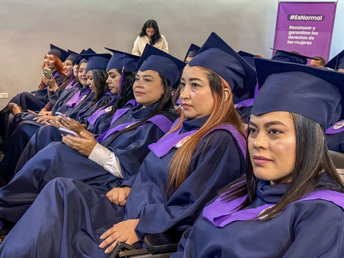“Mujeres al Volante de su Futuro” formó a 29 beneficiarias en el Valle de Aburrá