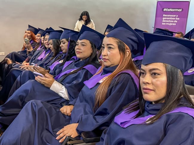 29 mujeres se graduaron del programa “Mujeres al Volante de su Futuro” en Antioquia. Cortesía: Gobernación de Antioquia.